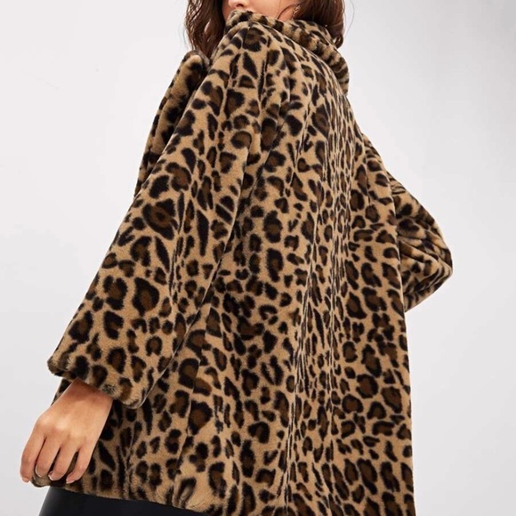 SALE!! LAST ONE☝️-🎉🎉HP!!🎉Vintage Inspired Faux Leopard Print Coat - Picture 4 of 8